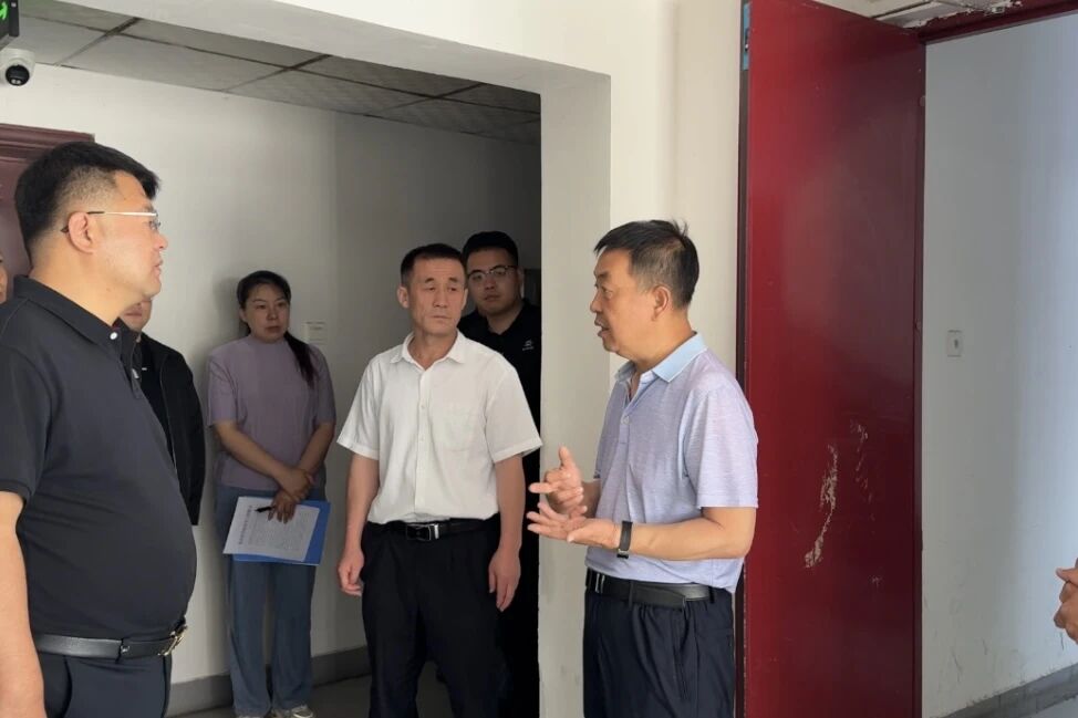 祁杰副院长带队开展宿舍安全大检查