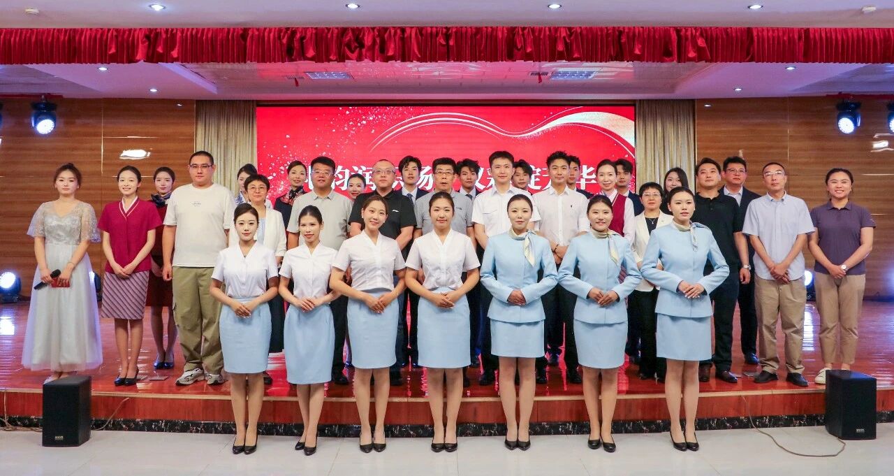 学院礼堂一场属于民航学子的职业风采秀，惊艳全场！