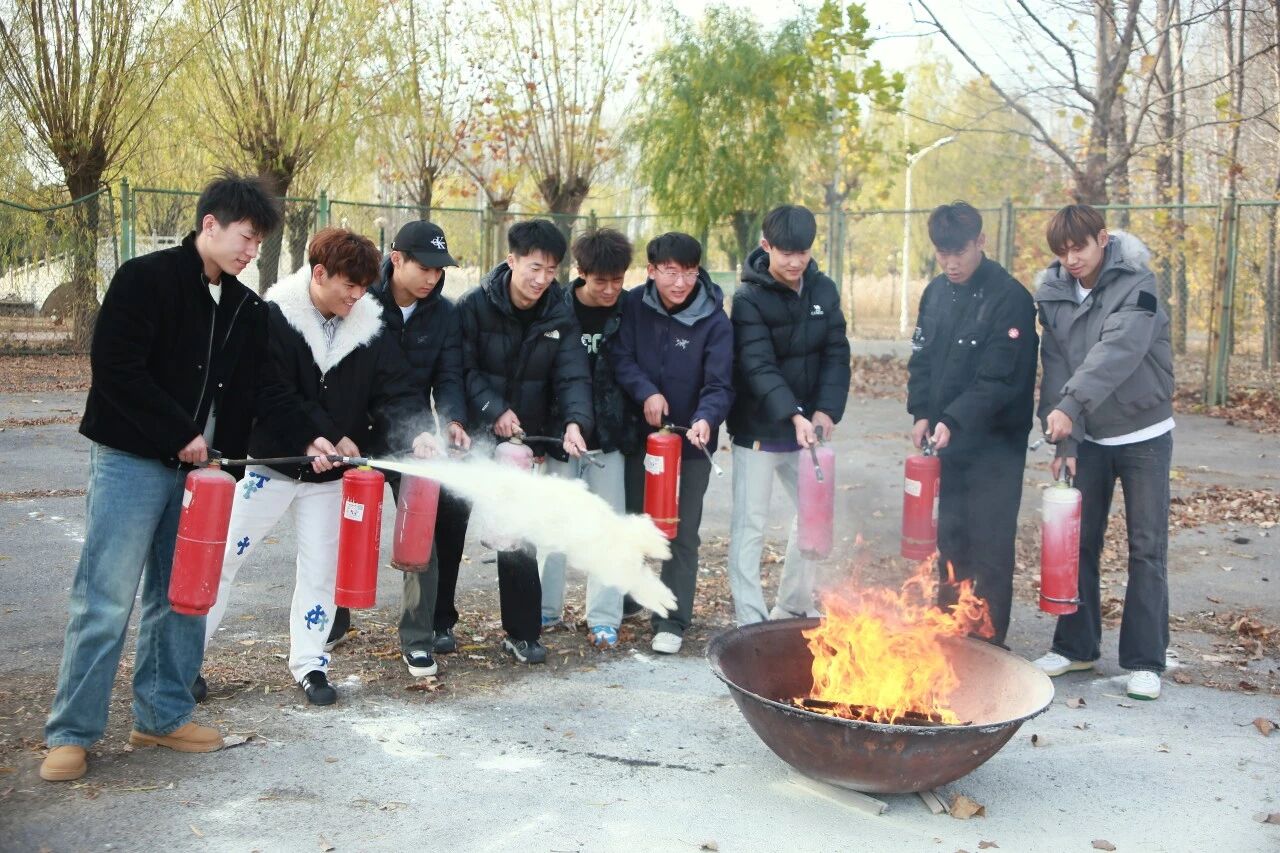 北京经济技术职业学院开展应急逃生和消防技能演练